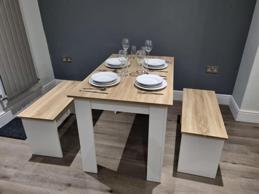 Beautiful 4 Bed Immaculate Condition Refurbished Property Romford Exterior foto
